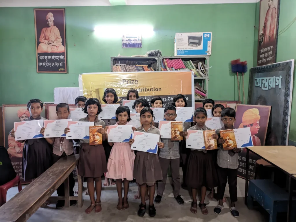 Prize distribution at Vivekananda Vidya Niketan